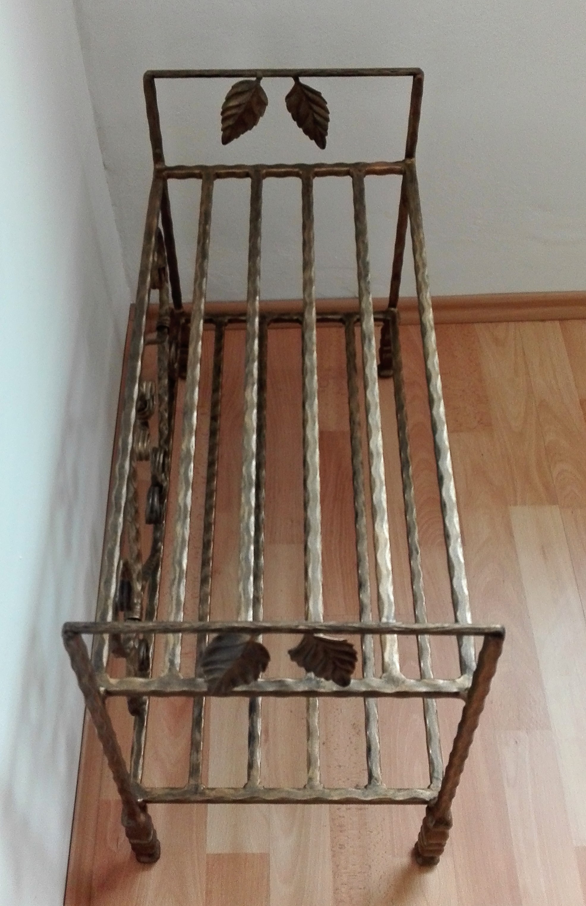Kovaný regál na topánky / listy